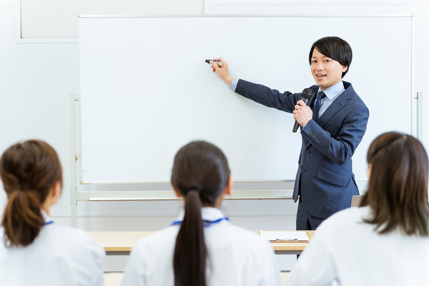 医療機器メーカーが販路拡大で直面する課題と解決策 — 営業統括部長の現場手記